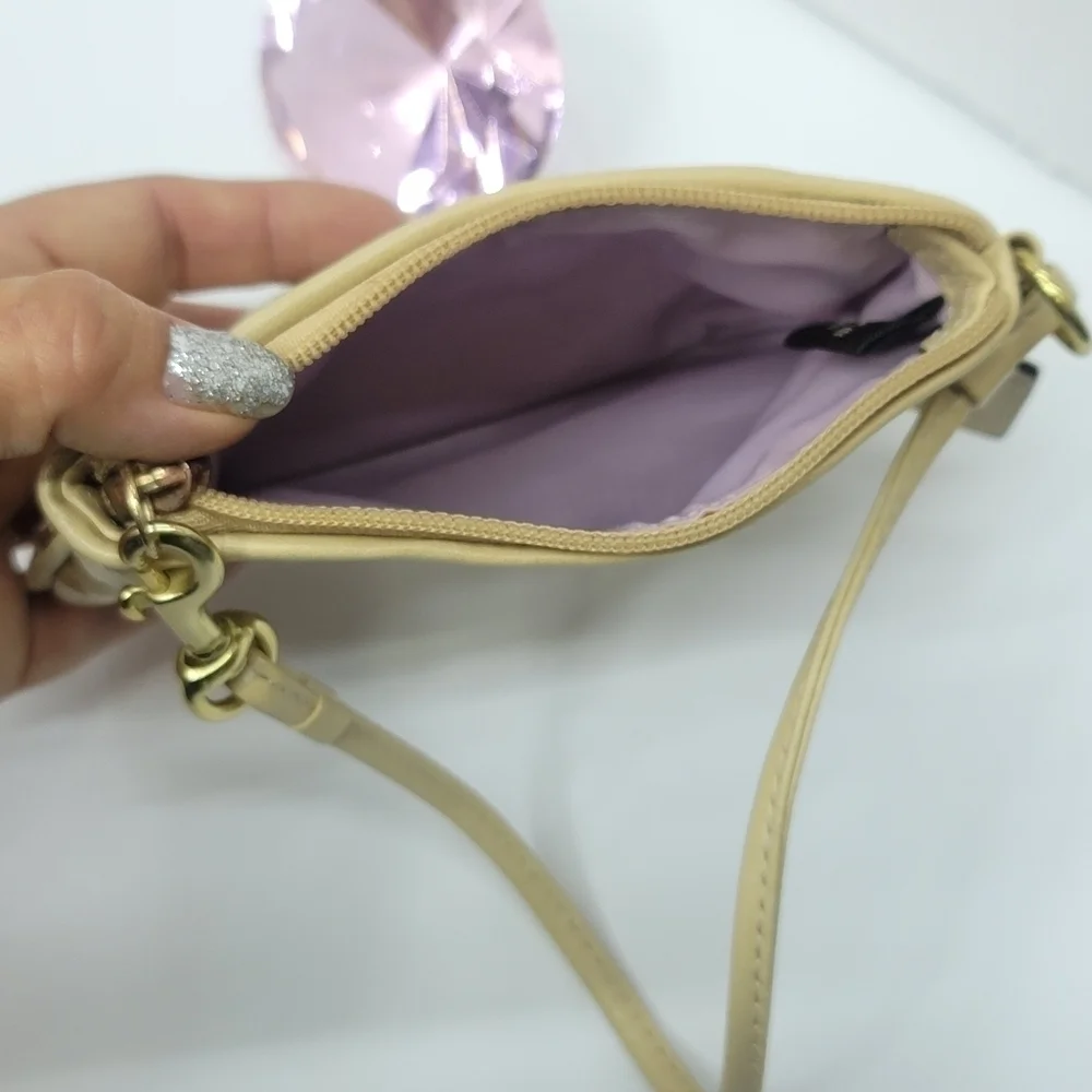 COACH WOMEN SIGNATURE WRISTLET TAN